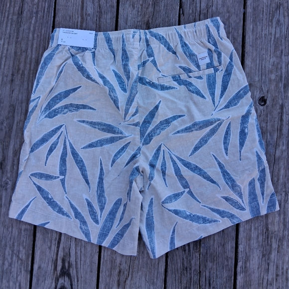 American Eagle 7” Lived-In Trekker Flex Shorts Small NWT - Picture 3 of 4